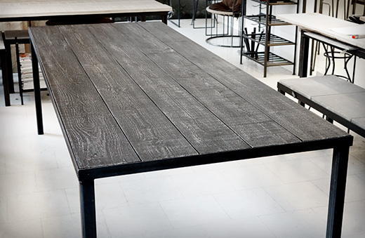 Matbord med svart furu