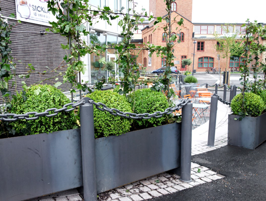 130531-blomlada_spalje_uteservering_urban_deli-peter_lindqvist_ab